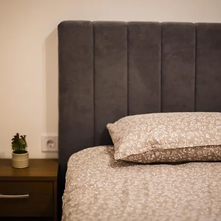 アパート House *